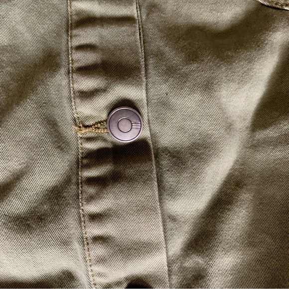 Per Se sage green cargo metal button down skirt with front pockets capsule - Picture 6 of 6